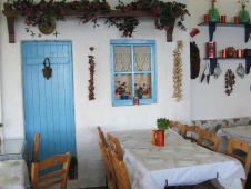 Kleine Cafes an den Straßen in Kalymnos